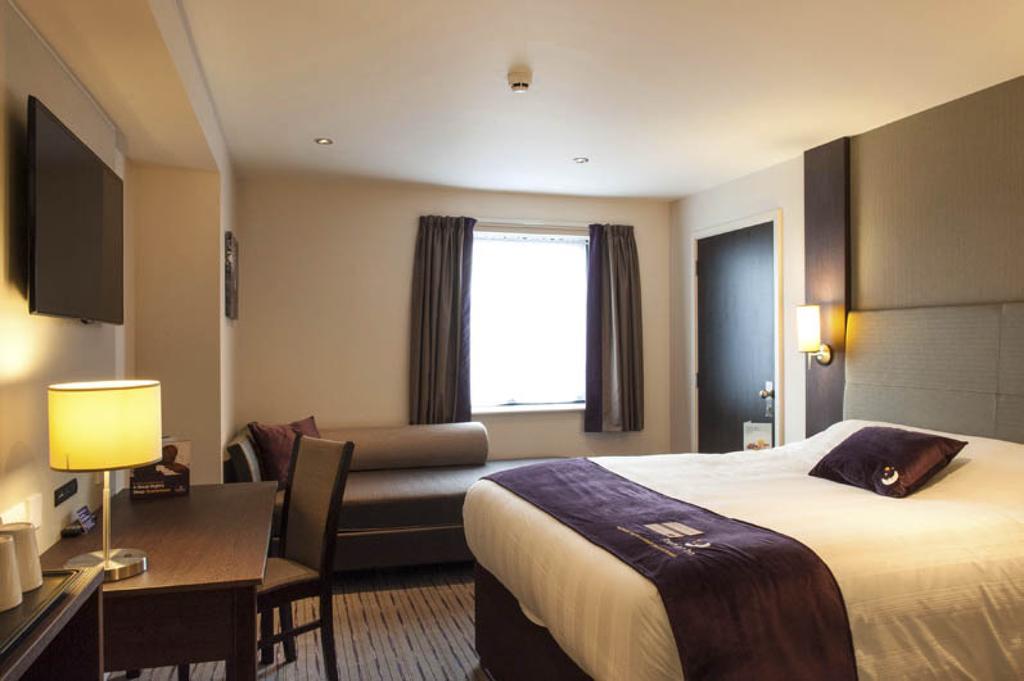Premier Inn London Greenford ภายนอก รูปภาพ