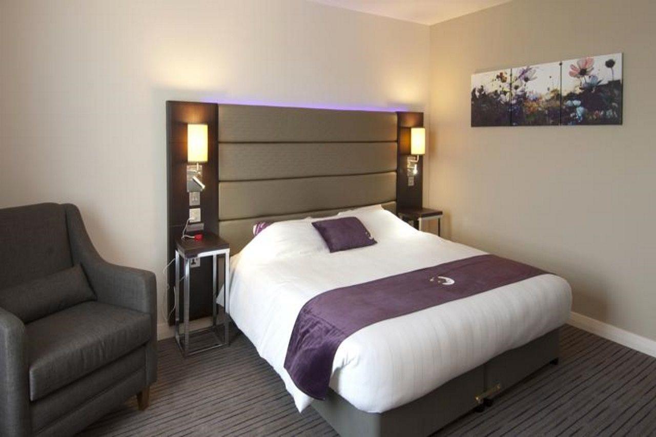 Premier Inn London Greenford ภายนอก รูปภาพ