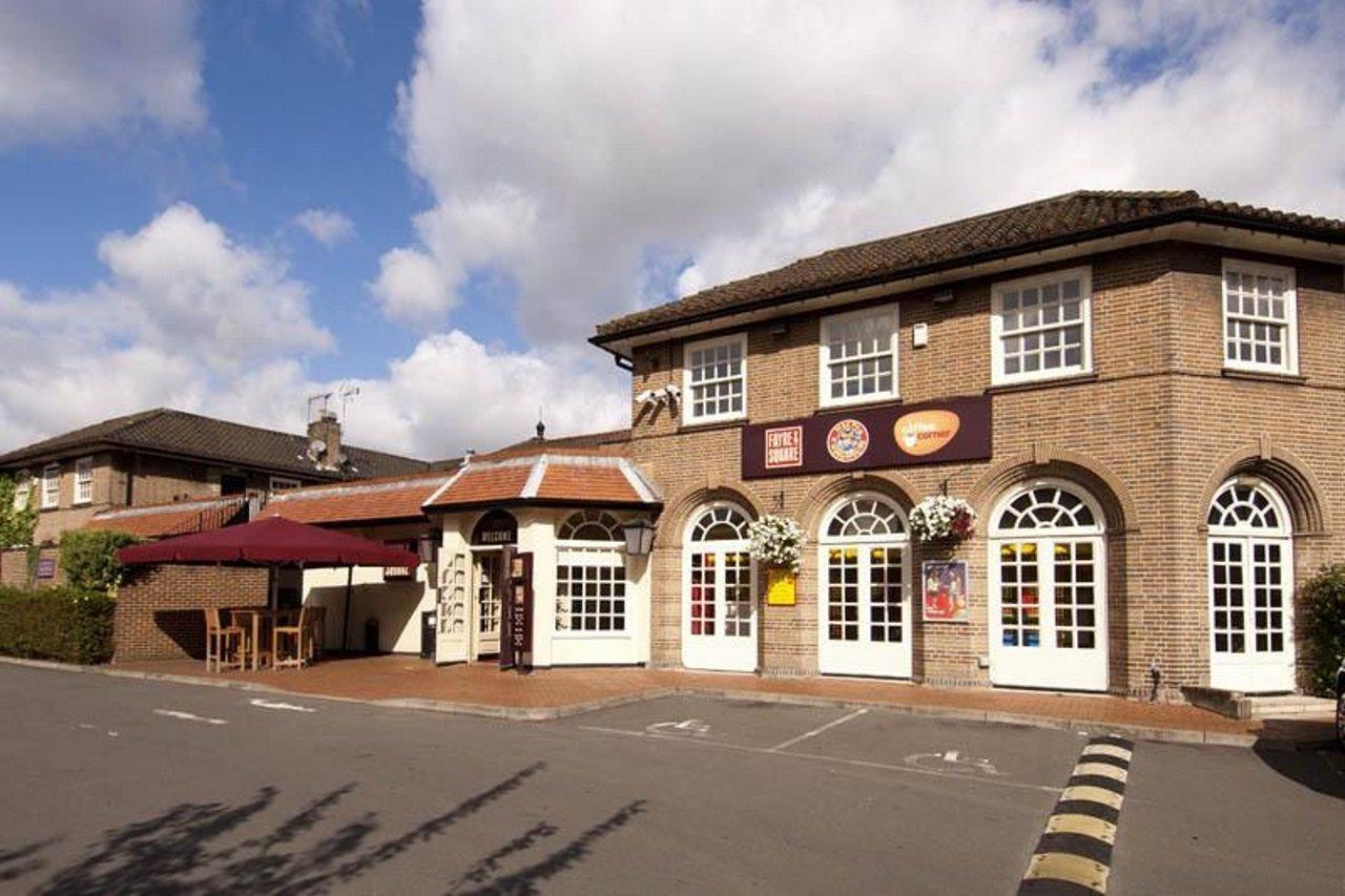 Premier Inn London Greenford ภายนอก รูปภาพ