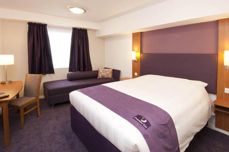 Premier Inn London Greenford ภายนอก รูปภาพ